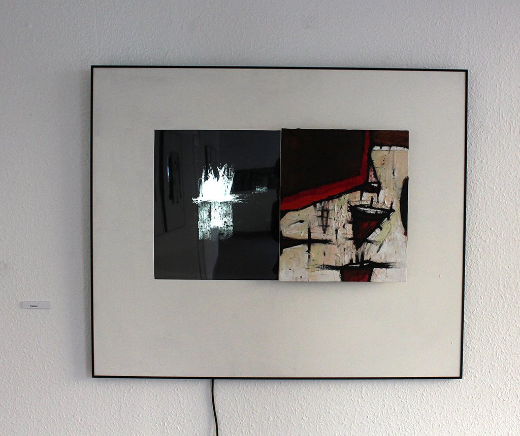 Pál Csaba, Viszony, Karinthy Szalon, 01, Felezés, 100x120x5 cm, síkfilm,plexi, falap Pál Csaba, Viszony, Karinthy Szalon, 01, Felezés, 100x120x5 cm, síkfilm,plexi, neon, falap